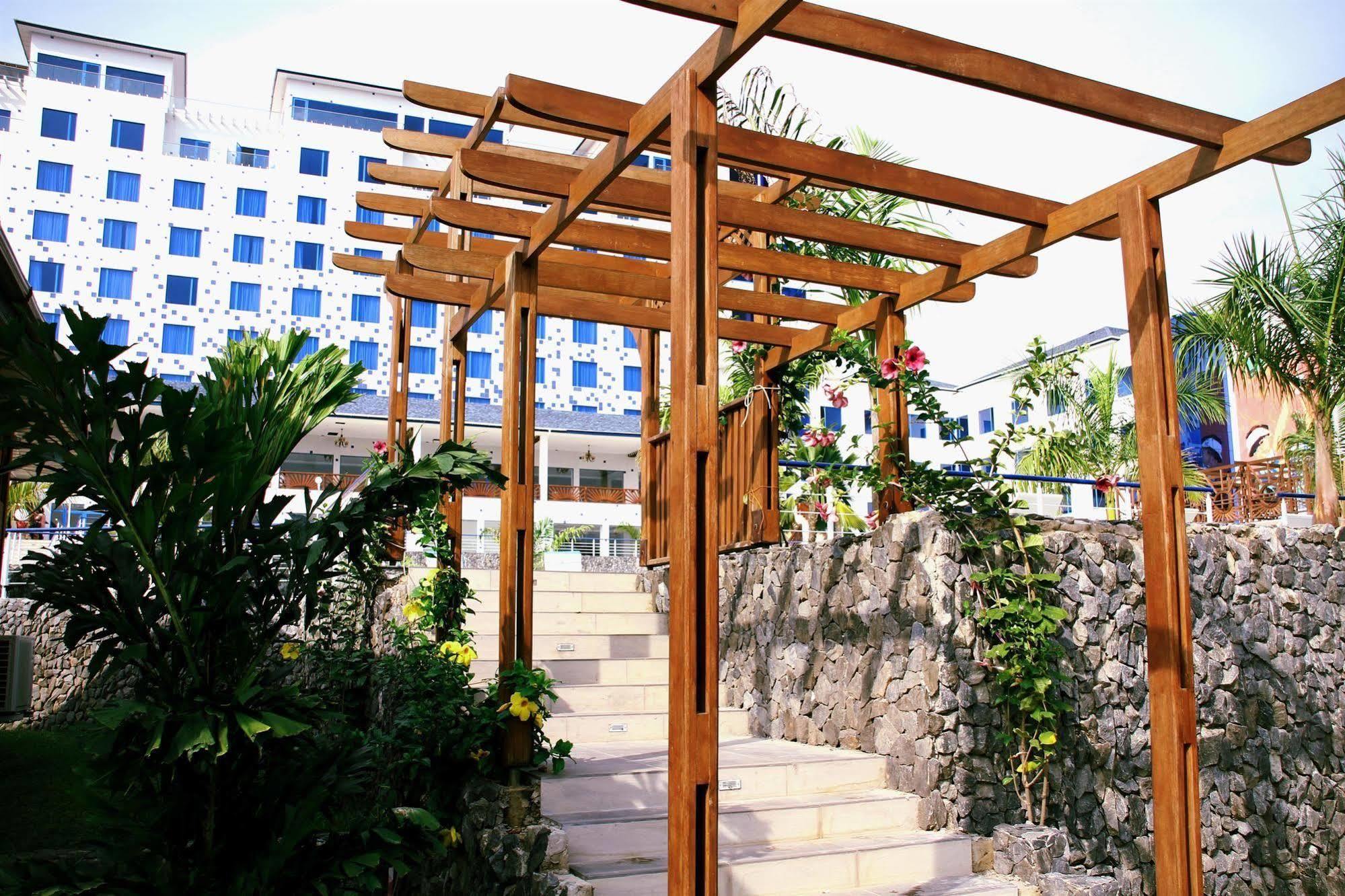 Best Western Plus Serene Atlantic Hotel Sekondi-Takoradi Exterior photo